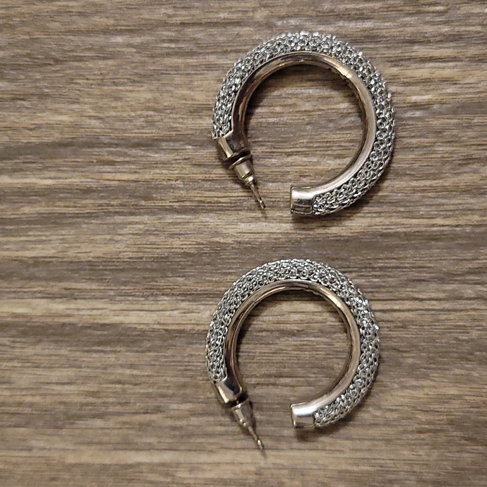 Elegant Silver Mesh Hoop Earrings - Picture 4 of 11